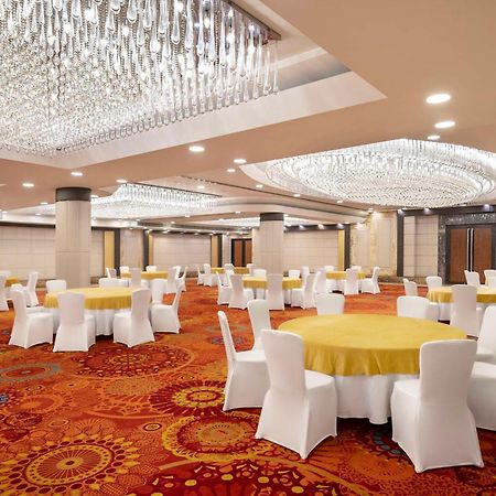 Отель Radisson Blu Kaushambi Delhi Ncr Газиабад Экстерьер фото