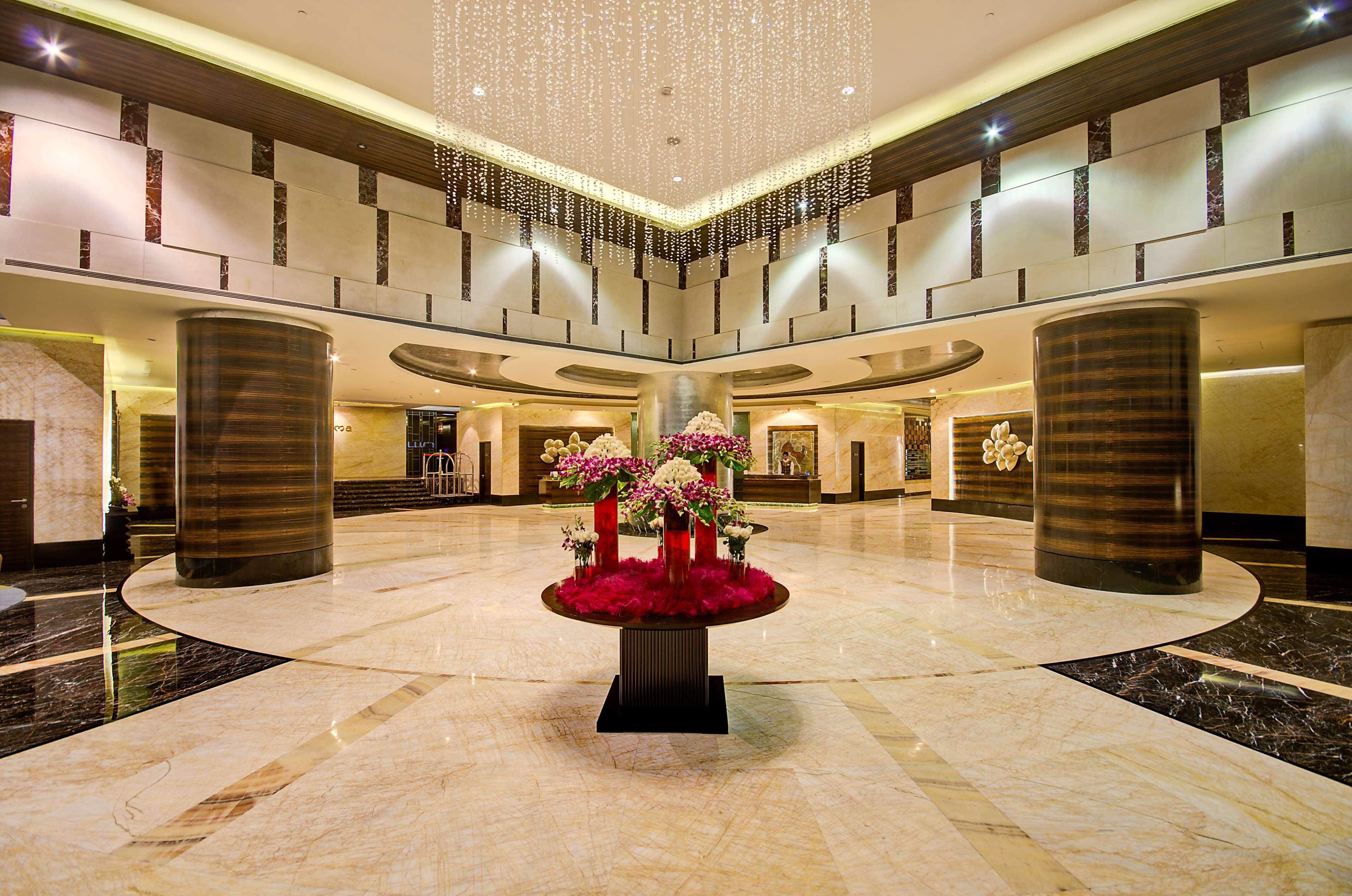 Отель Radisson Blu Kaushambi Delhi Ncr Газиабад Экстерьер фото