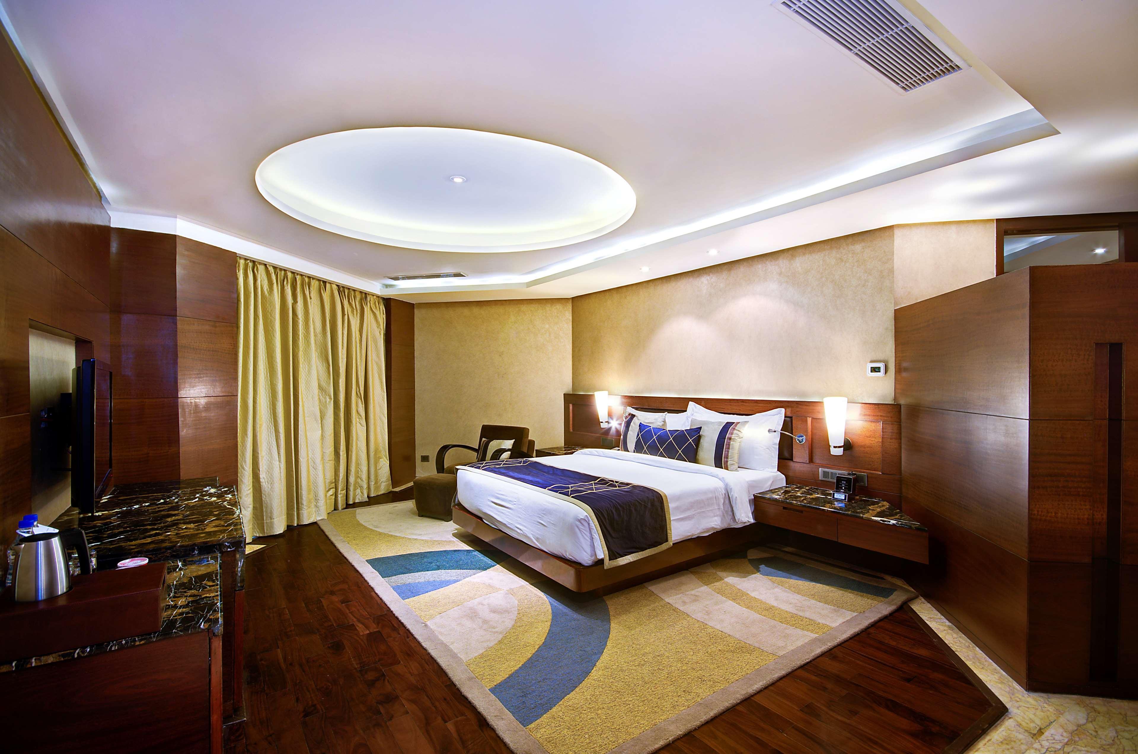 Отель Radisson Blu Kaushambi Delhi Ncr Газиабад Экстерьер фото