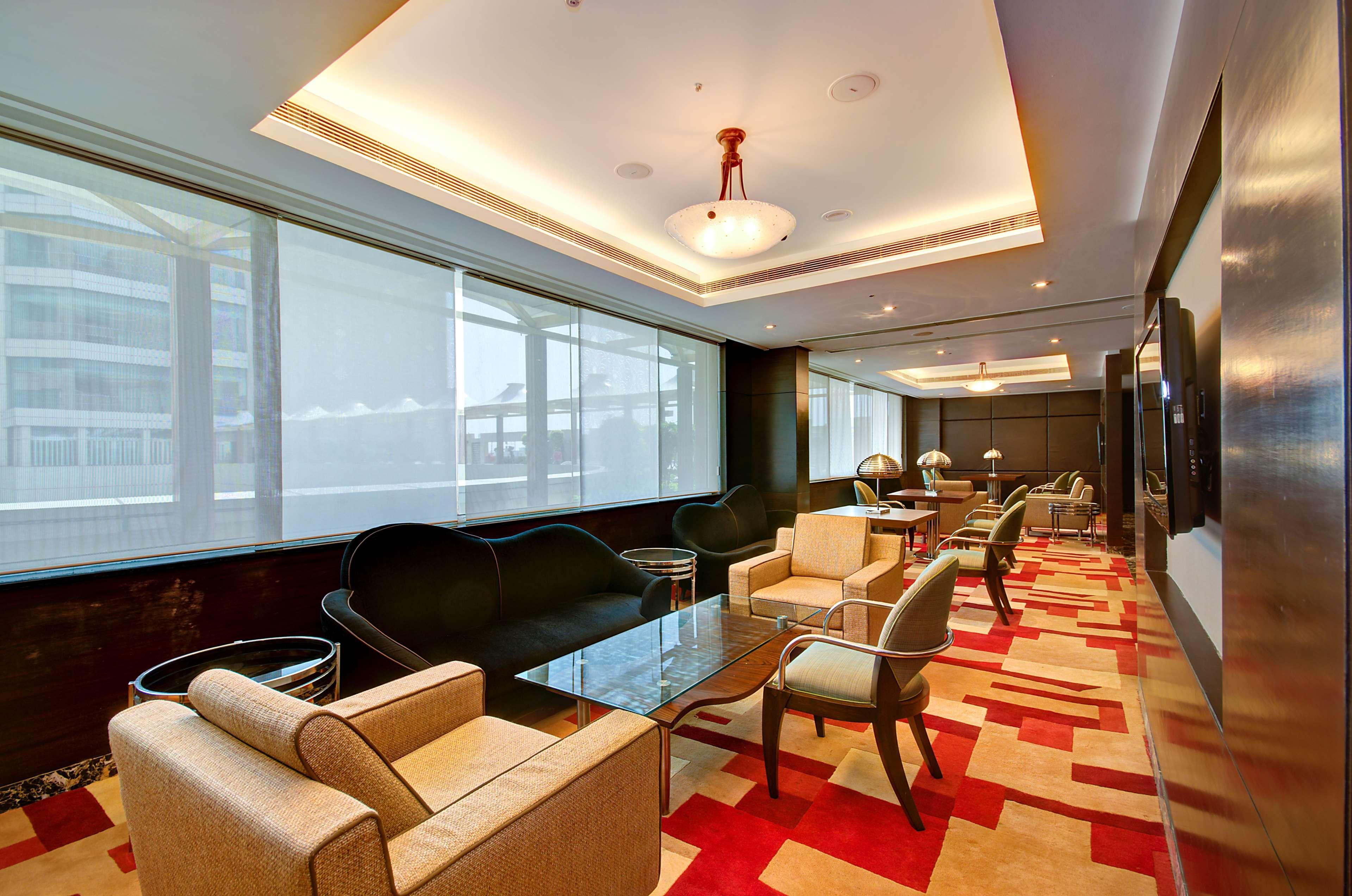 Отель Radisson Blu Kaushambi Delhi Ncr Газиабад Экстерьер фото