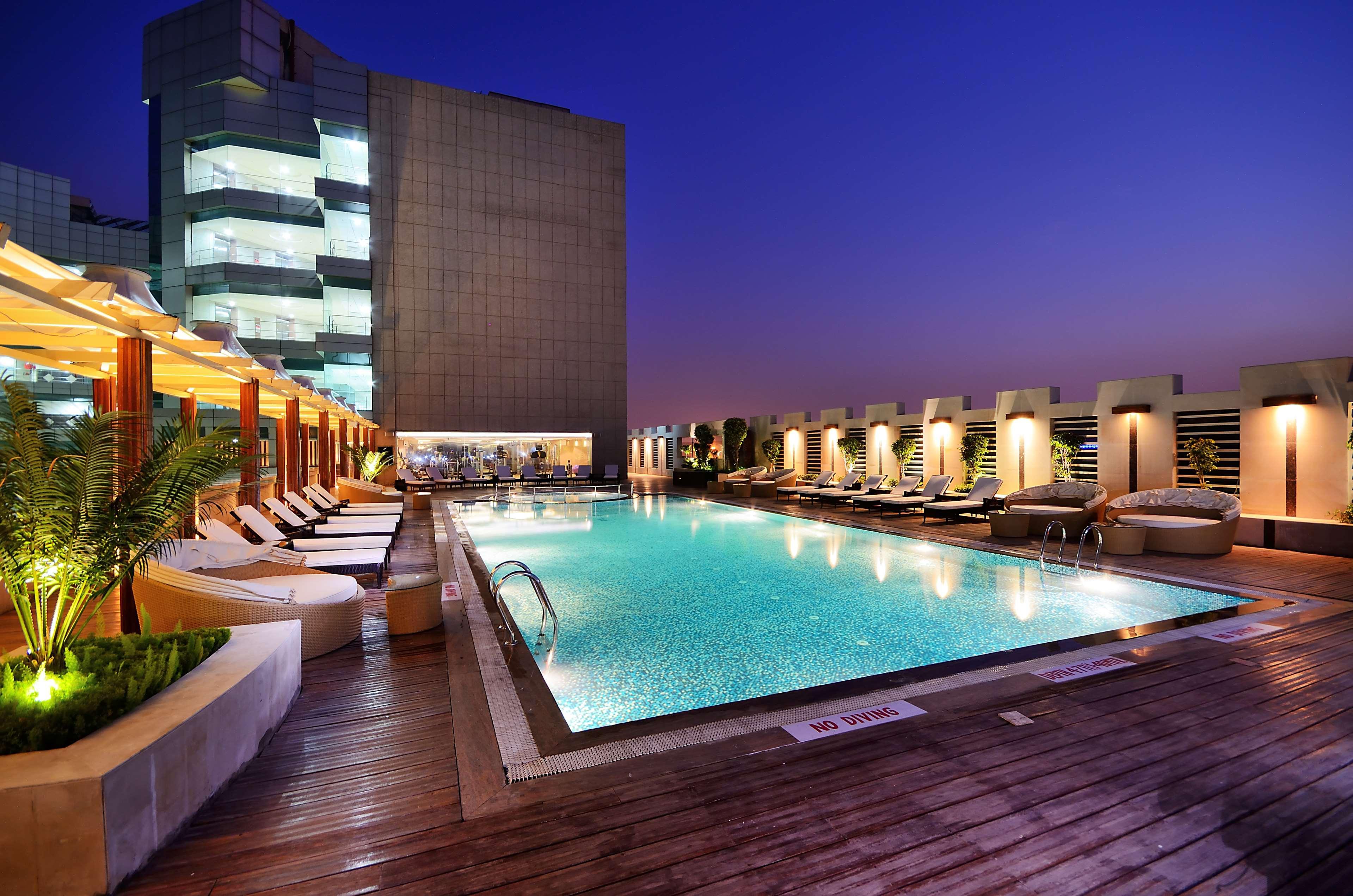 Отель Radisson Blu Kaushambi Delhi Ncr Газиабад Экстерьер фото