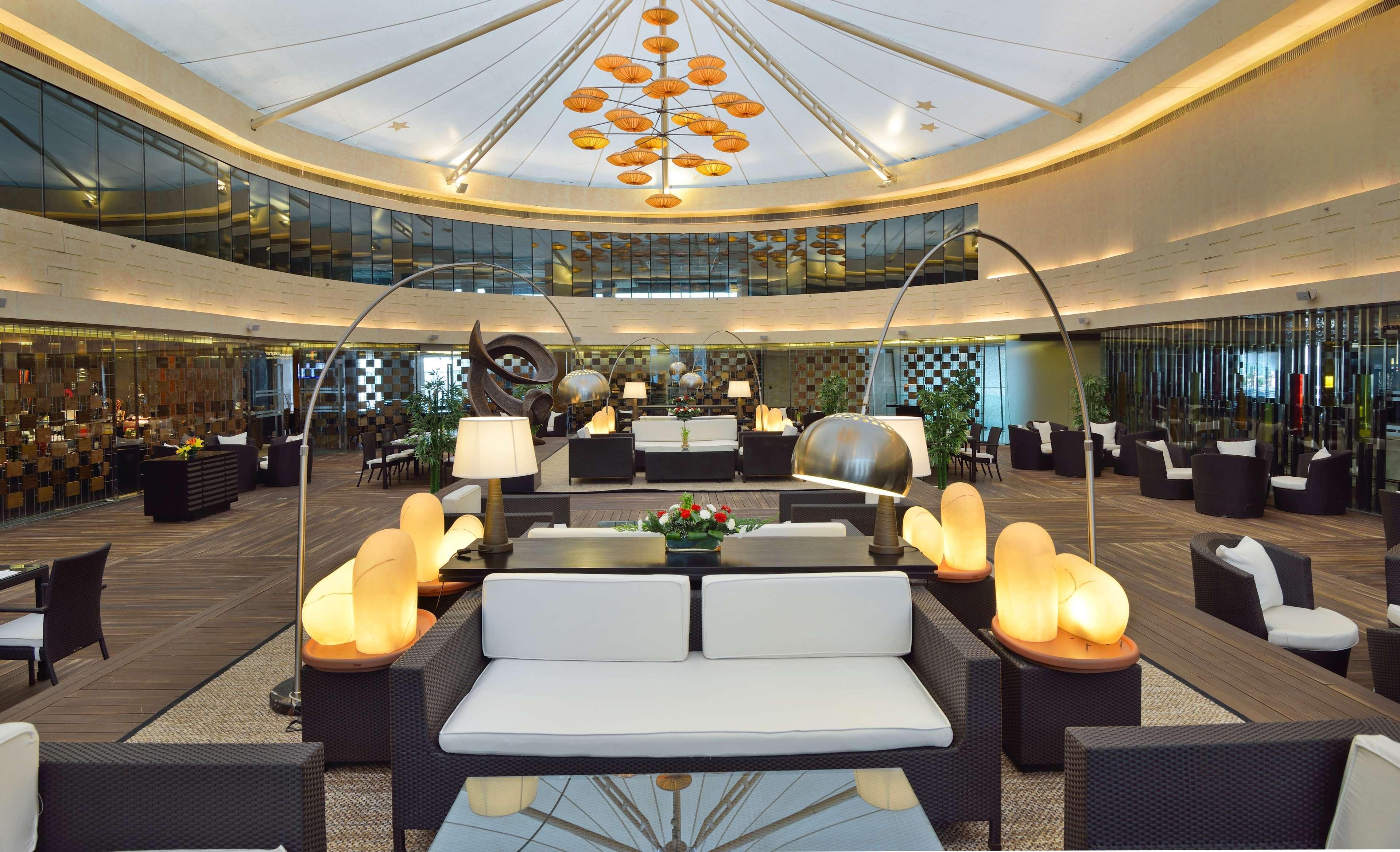 Отель Radisson Blu Kaushambi Delhi Ncr Газиабад Экстерьер фото