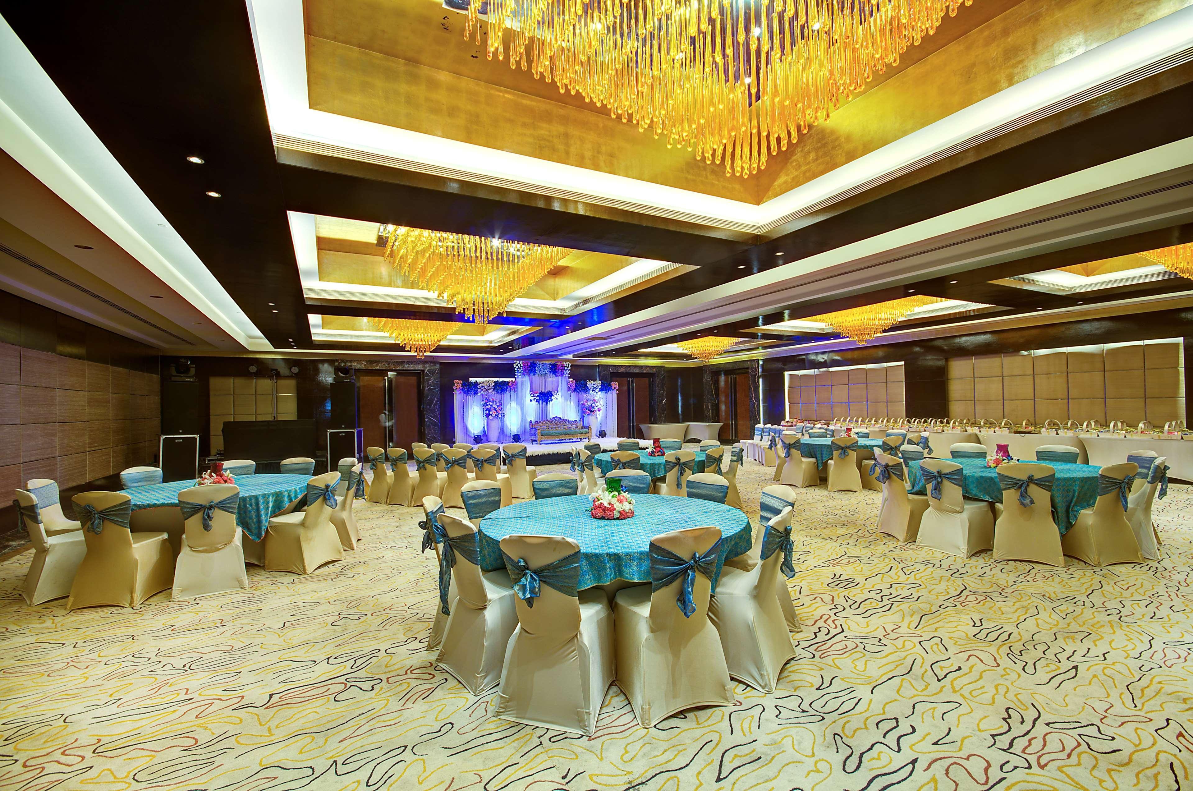 Отель Radisson Blu Kaushambi Delhi Ncr Газиабад Экстерьер фото