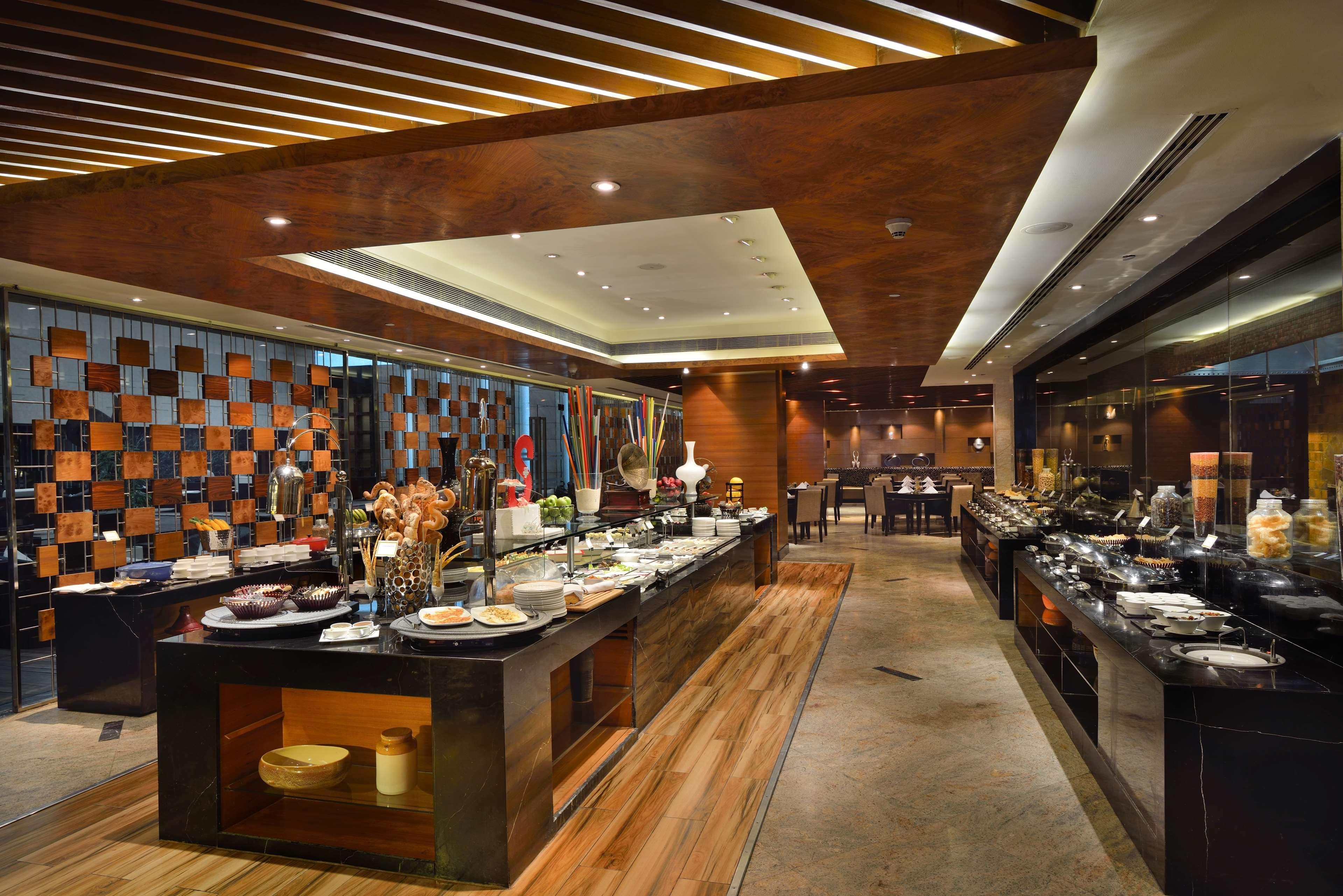 Отель Radisson Blu Kaushambi Delhi Ncr Газиабад Экстерьер фото