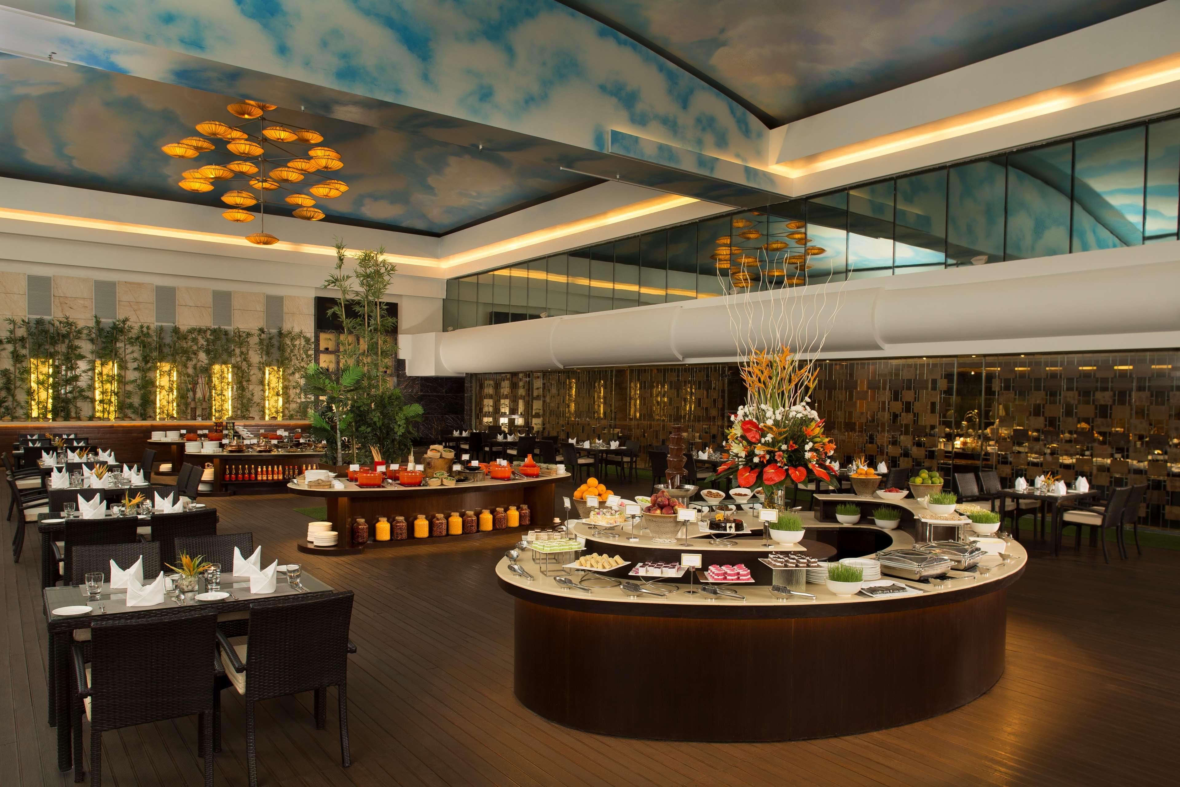 Отель Radisson Blu Kaushambi Delhi Ncr Газиабад Экстерьер фото