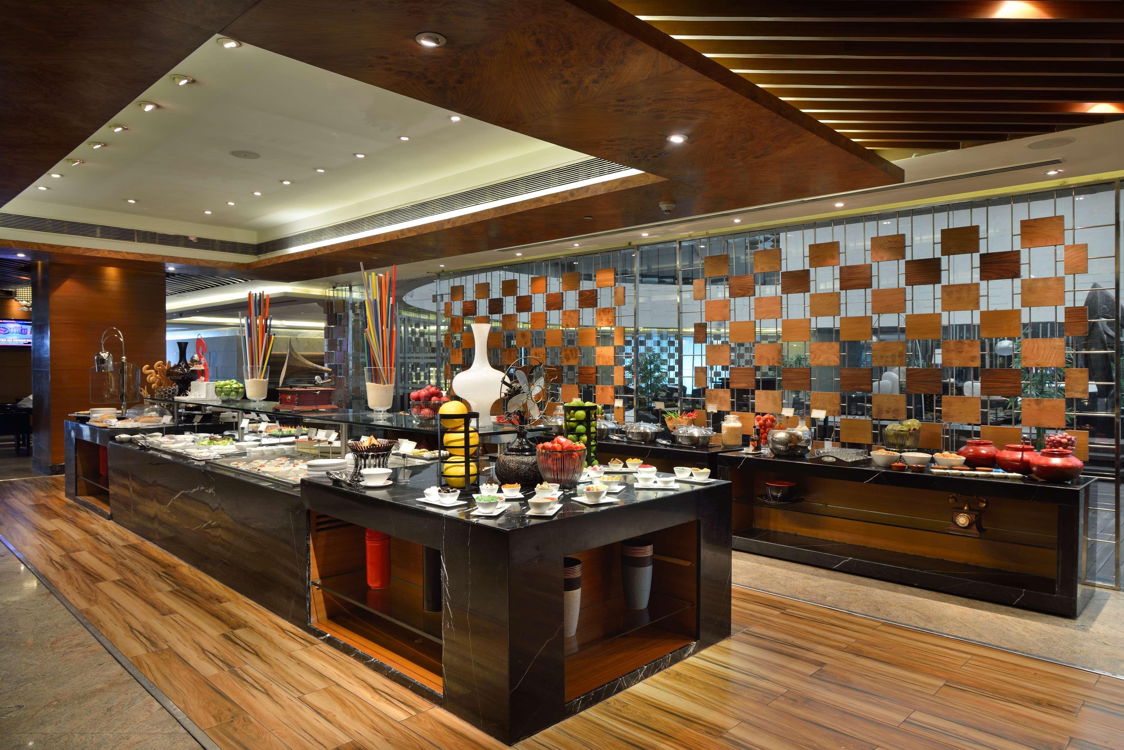 Отель Radisson Blu Kaushambi Delhi Ncr Газиабад Экстерьер фото