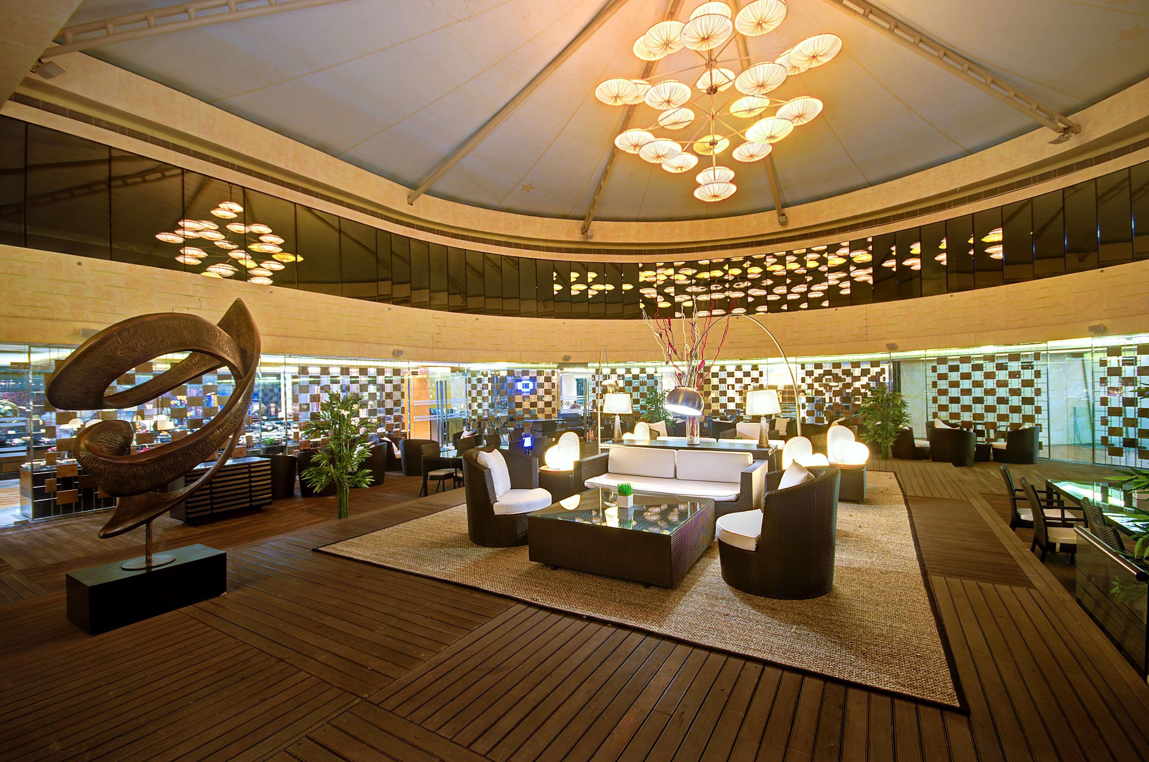 Отель Radisson Blu Kaushambi Delhi Ncr Газиабад Экстерьер фото
