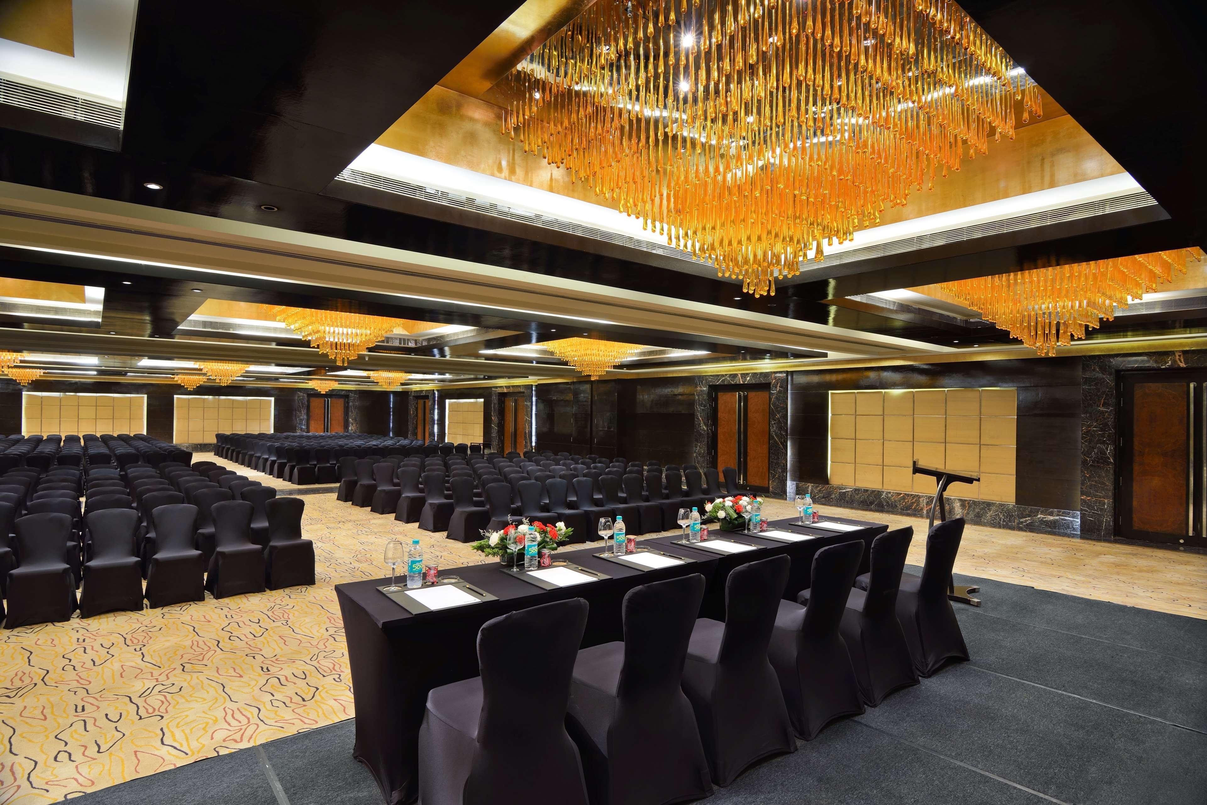 Отель Radisson Blu Kaushambi Delhi Ncr Газиабад Экстерьер фото