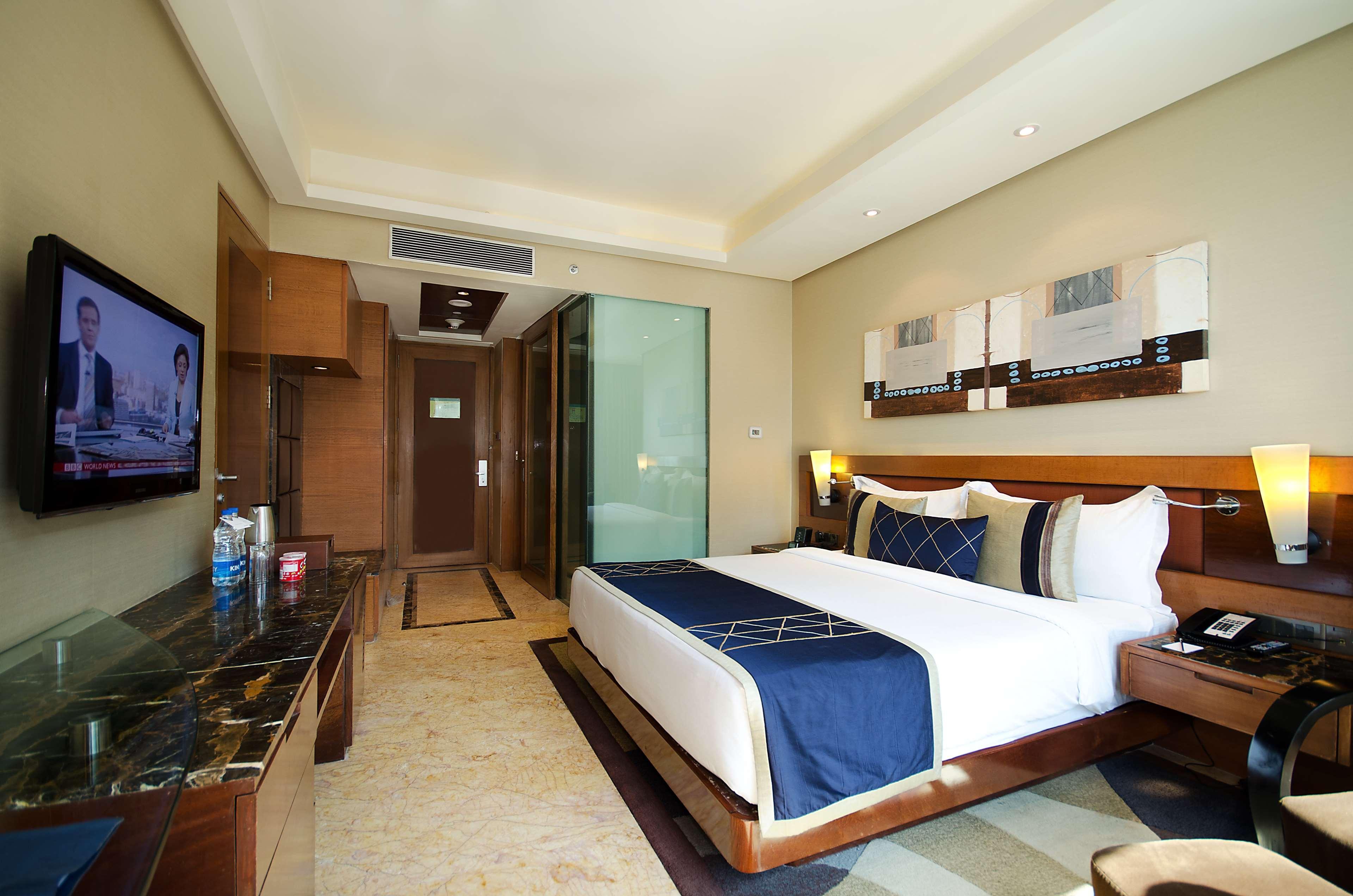 Отель Radisson Blu Kaushambi Delhi Ncr Газиабад Экстерьер фото