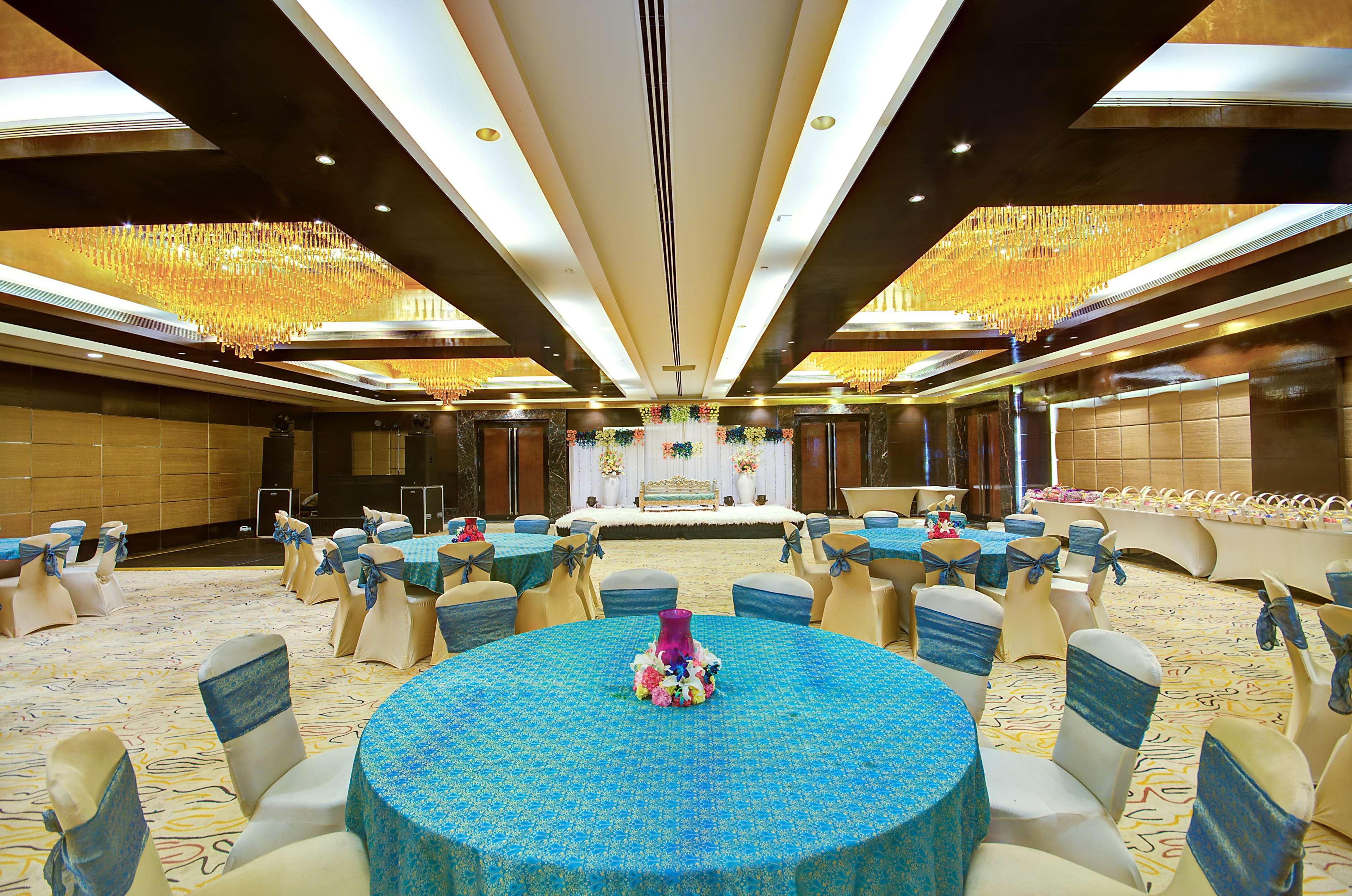Отель Radisson Blu Kaushambi Delhi Ncr Газиабад Экстерьер фото