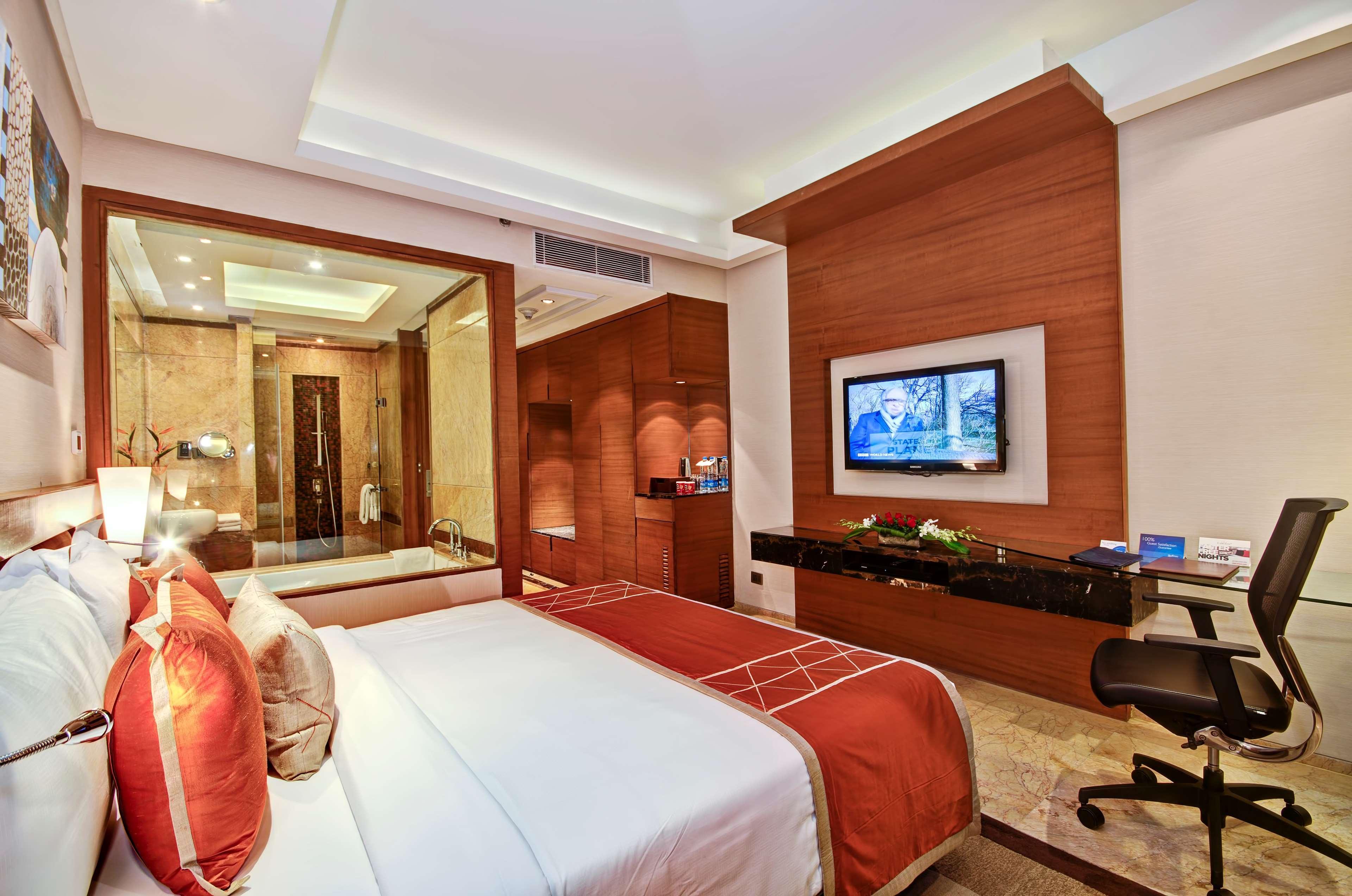 Отель Radisson Blu Kaushambi Delhi Ncr Газиабад Экстерьер фото
