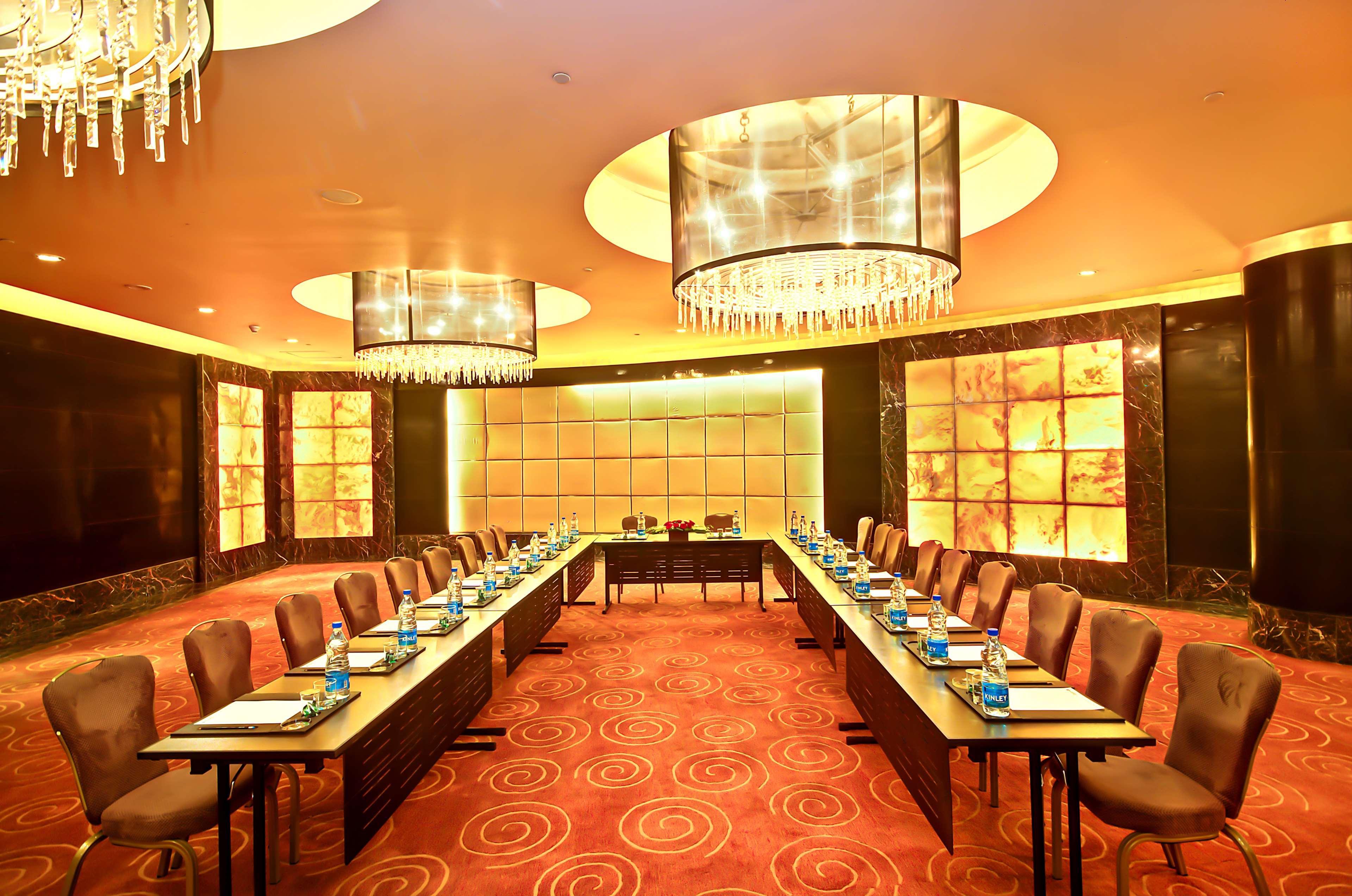 Отель Radisson Blu Kaushambi Delhi Ncr Газиабад Экстерьер фото