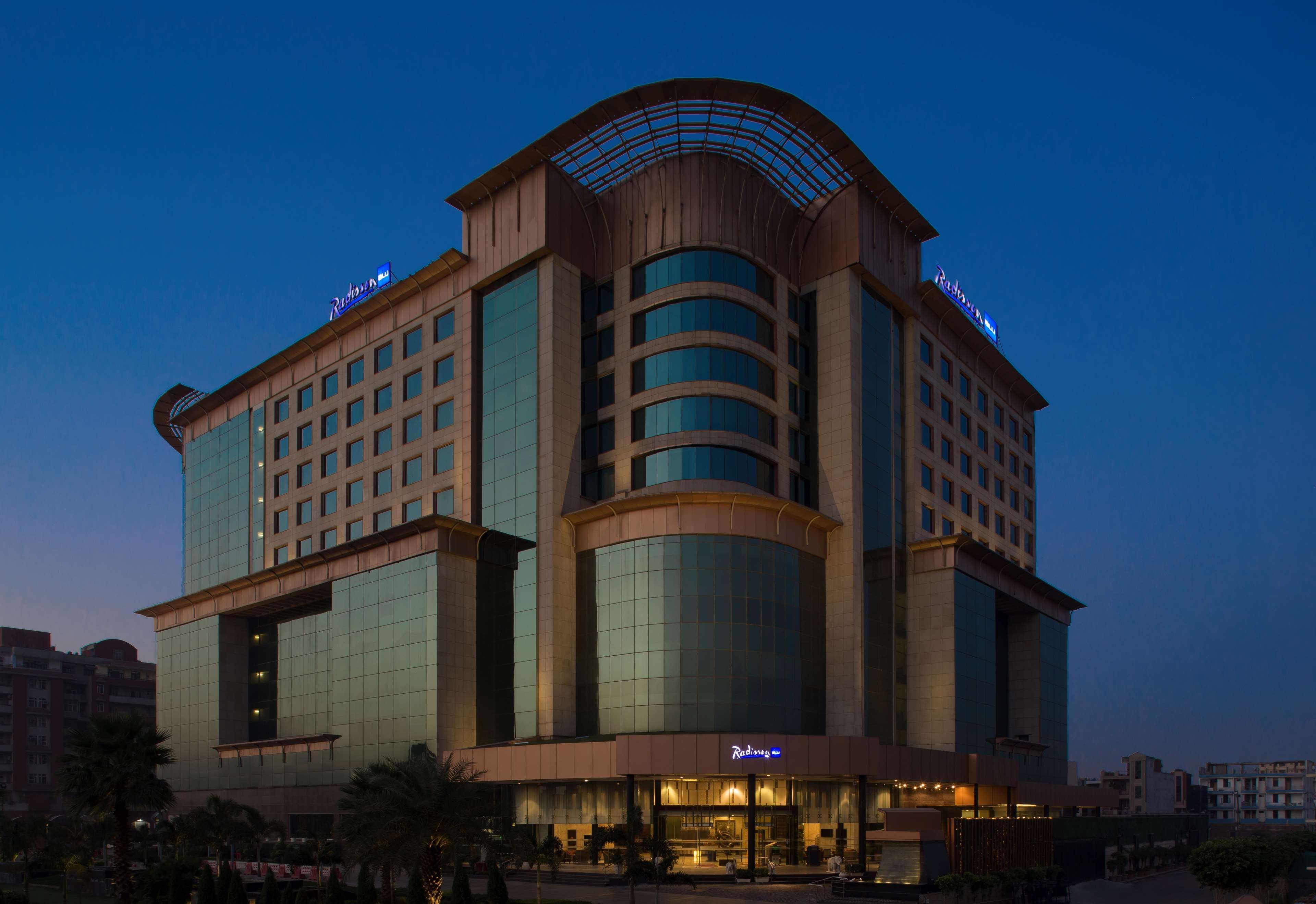 Отель Radisson Blu Kaushambi Delhi Ncr Газиабад Экстерьер фото