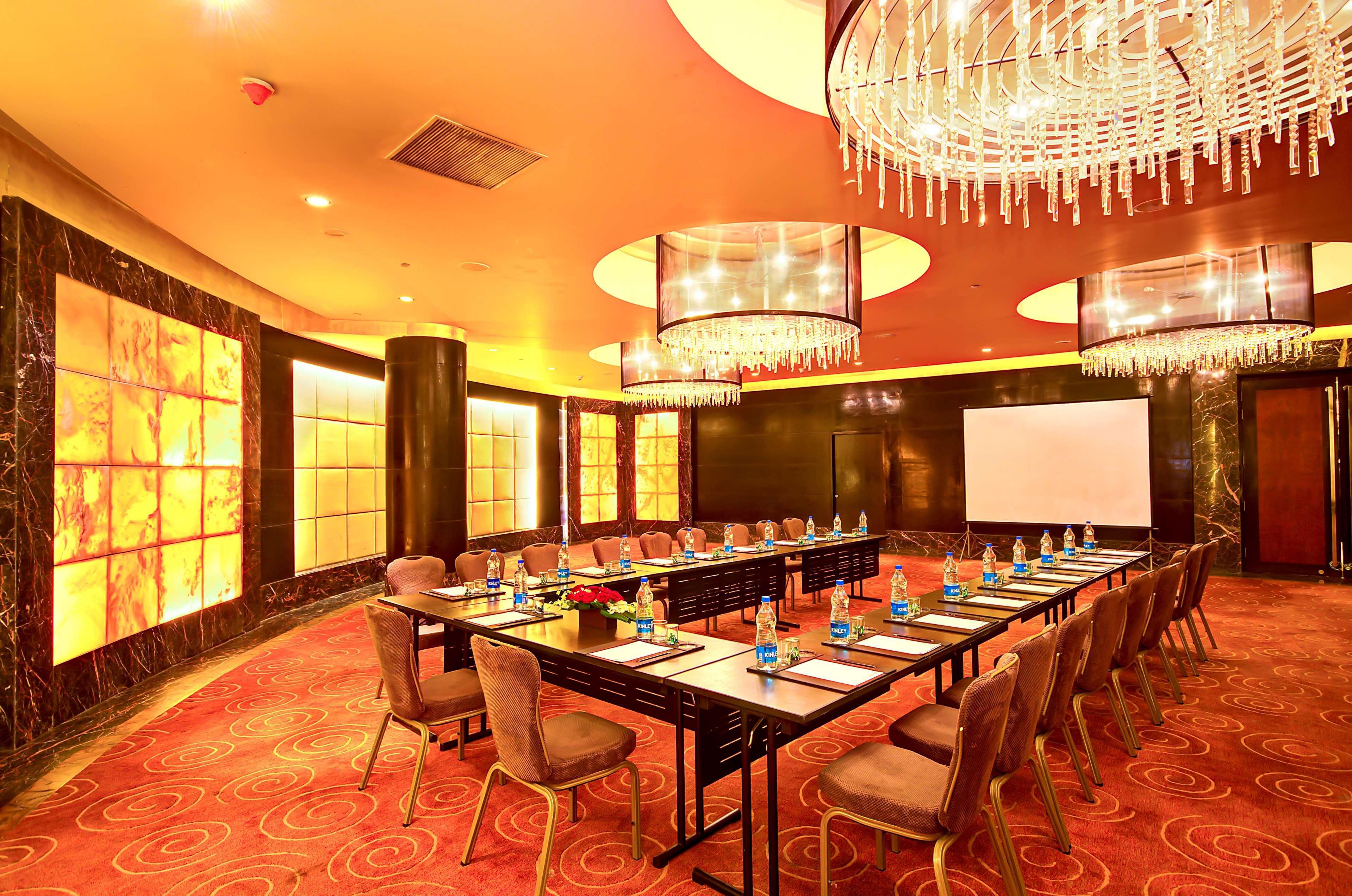 Отель Radisson Blu Kaushambi Delhi Ncr Газиабад Экстерьер фото