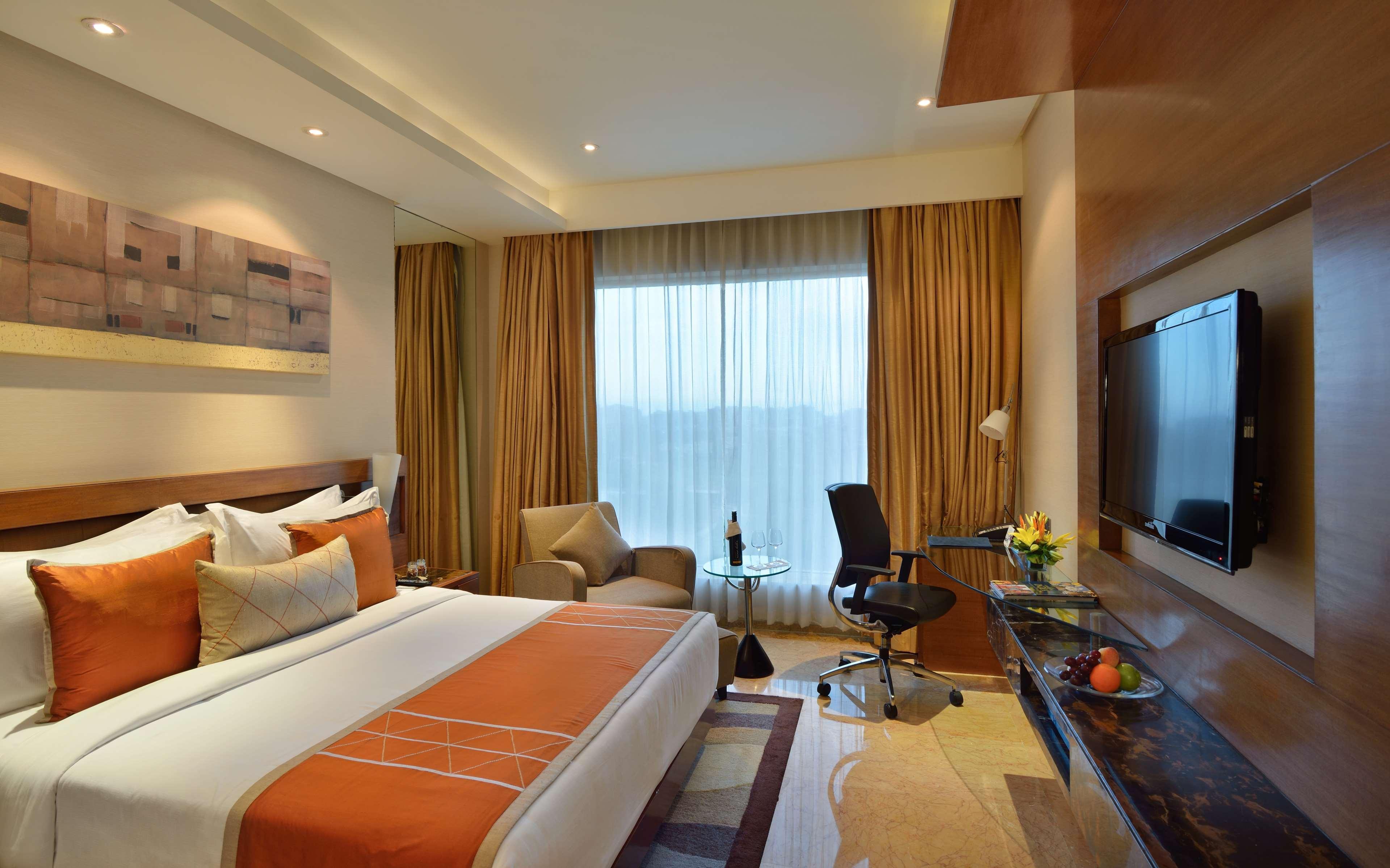 Отель Radisson Blu Kaushambi Delhi Ncr Газиабад Экстерьер фото