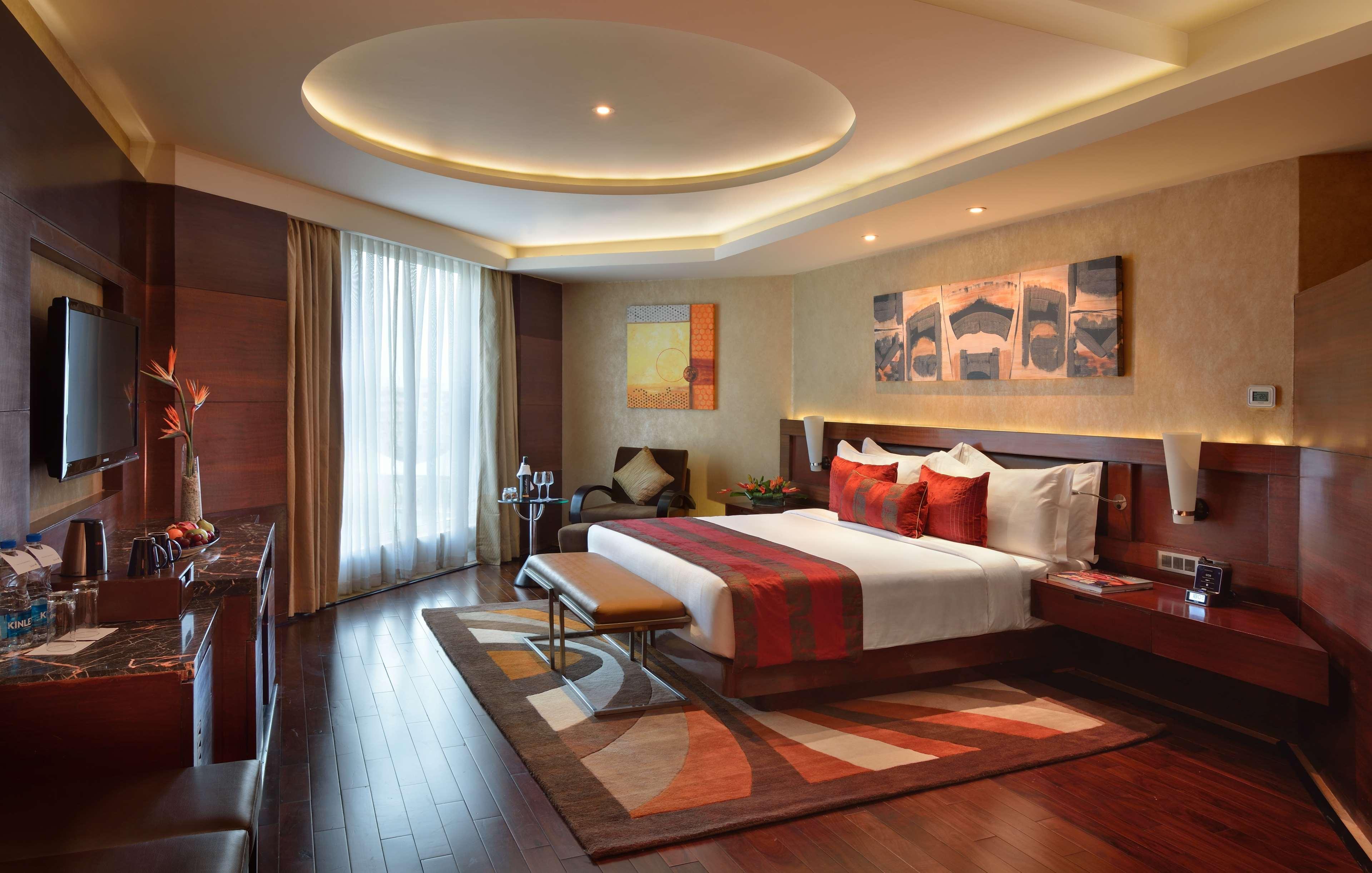 Отель Radisson Blu Kaushambi Delhi Ncr Газиабад Экстерьер фото