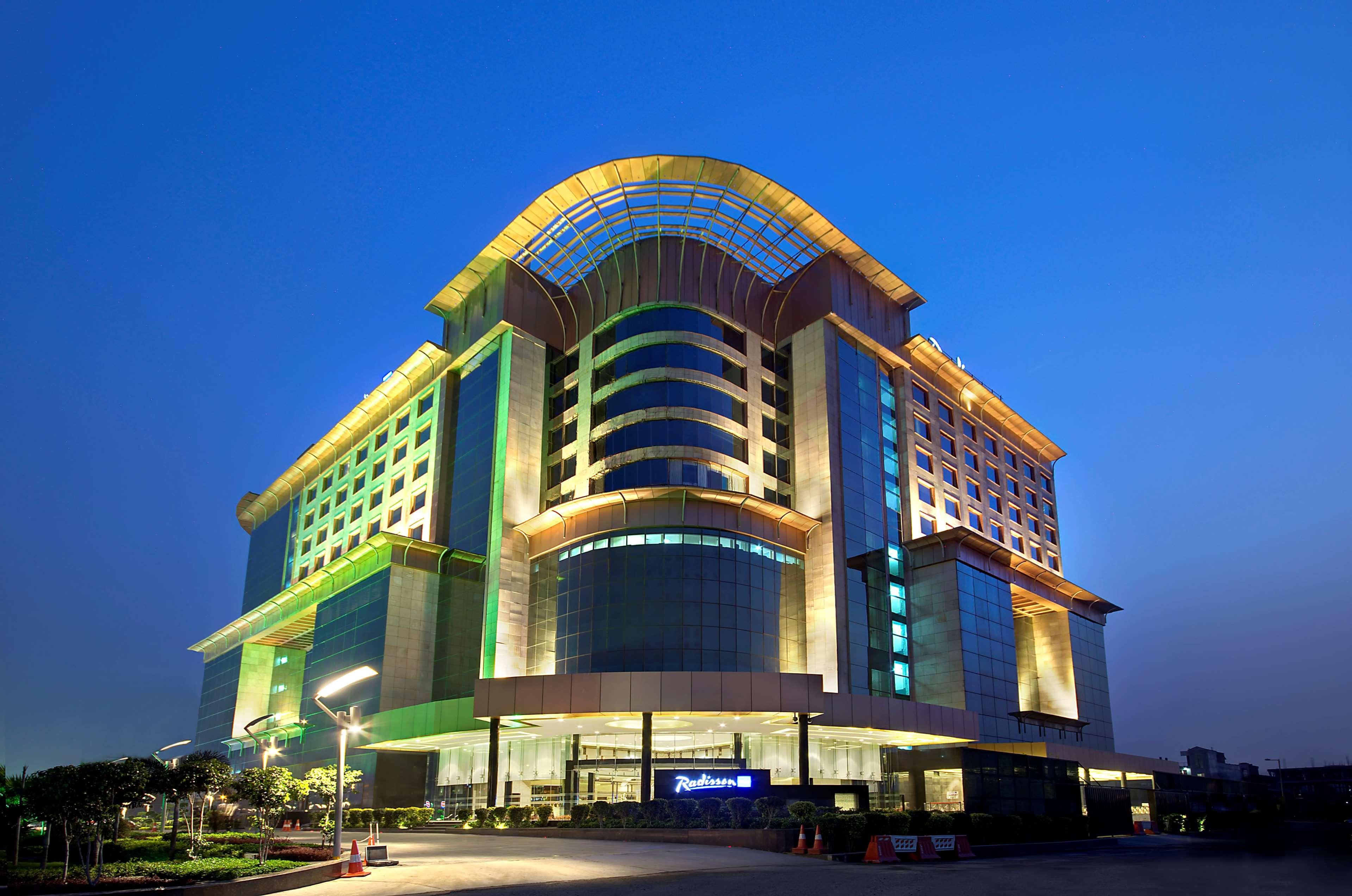 Отель Radisson Blu Kaushambi Delhi Ncr Газиабад Экстерьер фото