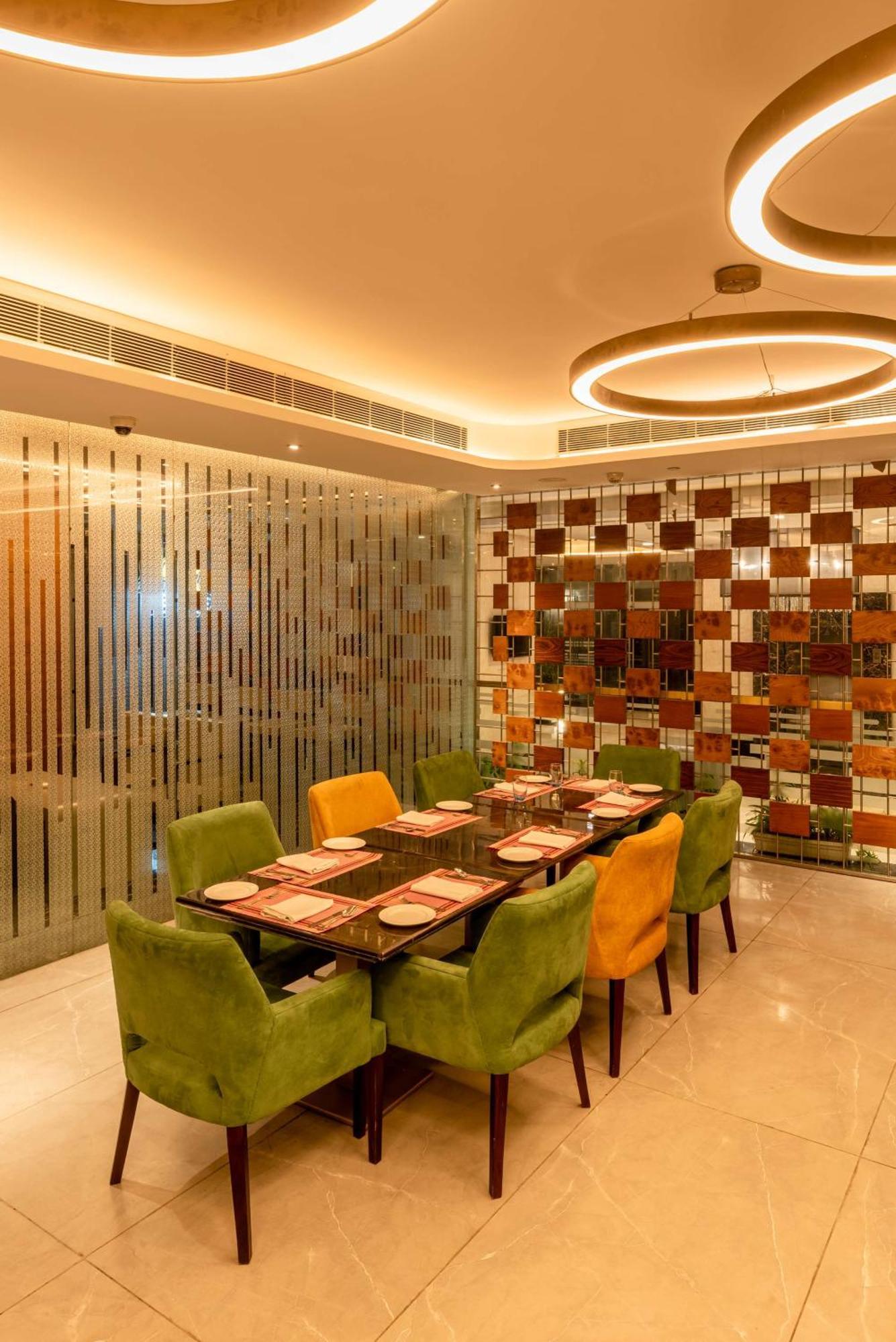 Отель Radisson Blu Kaushambi Delhi Ncr Газиабад Экстерьер фото