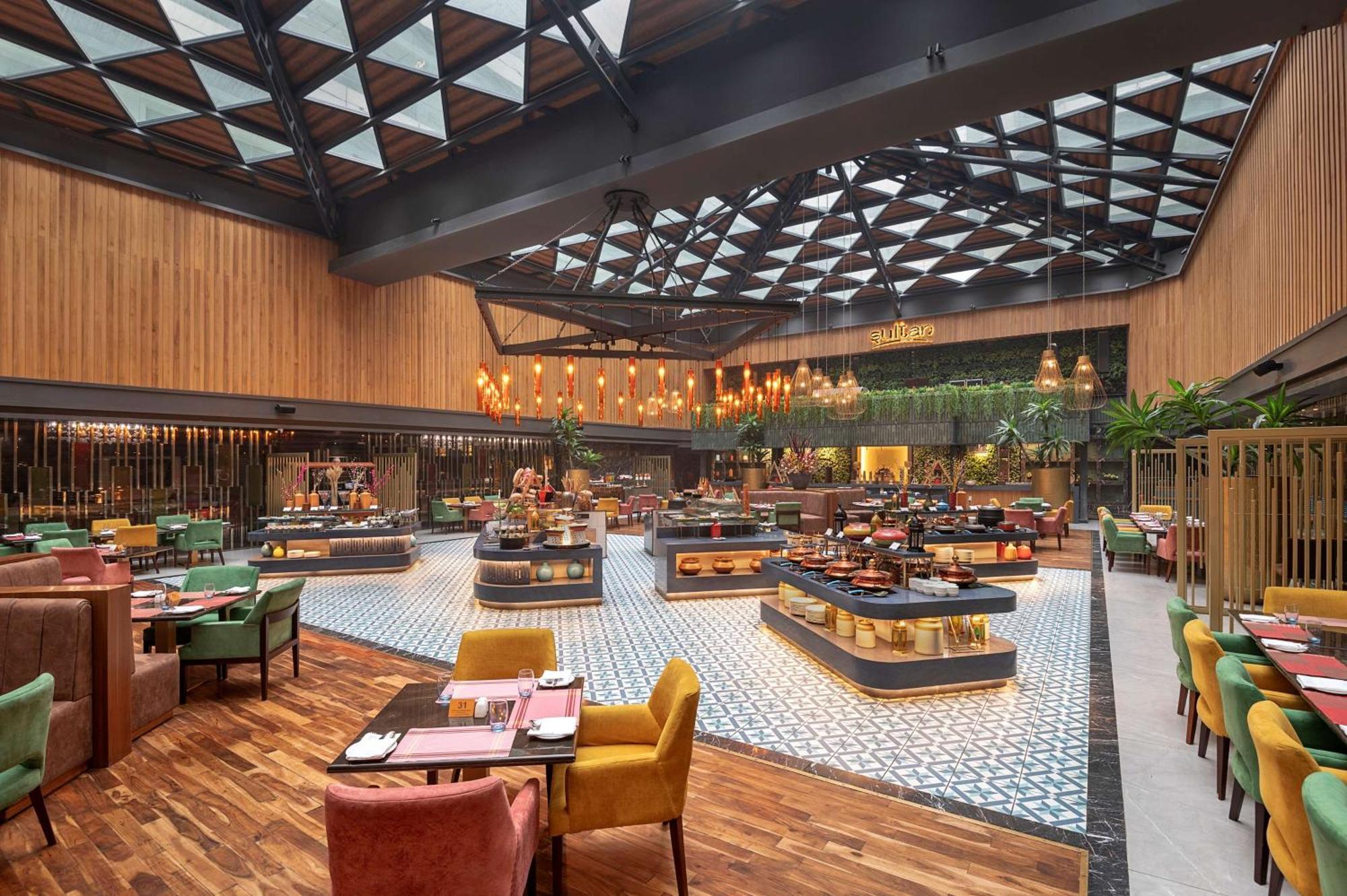 Отель Radisson Blu Kaushambi Delhi Ncr Газиабад Экстерьер фото