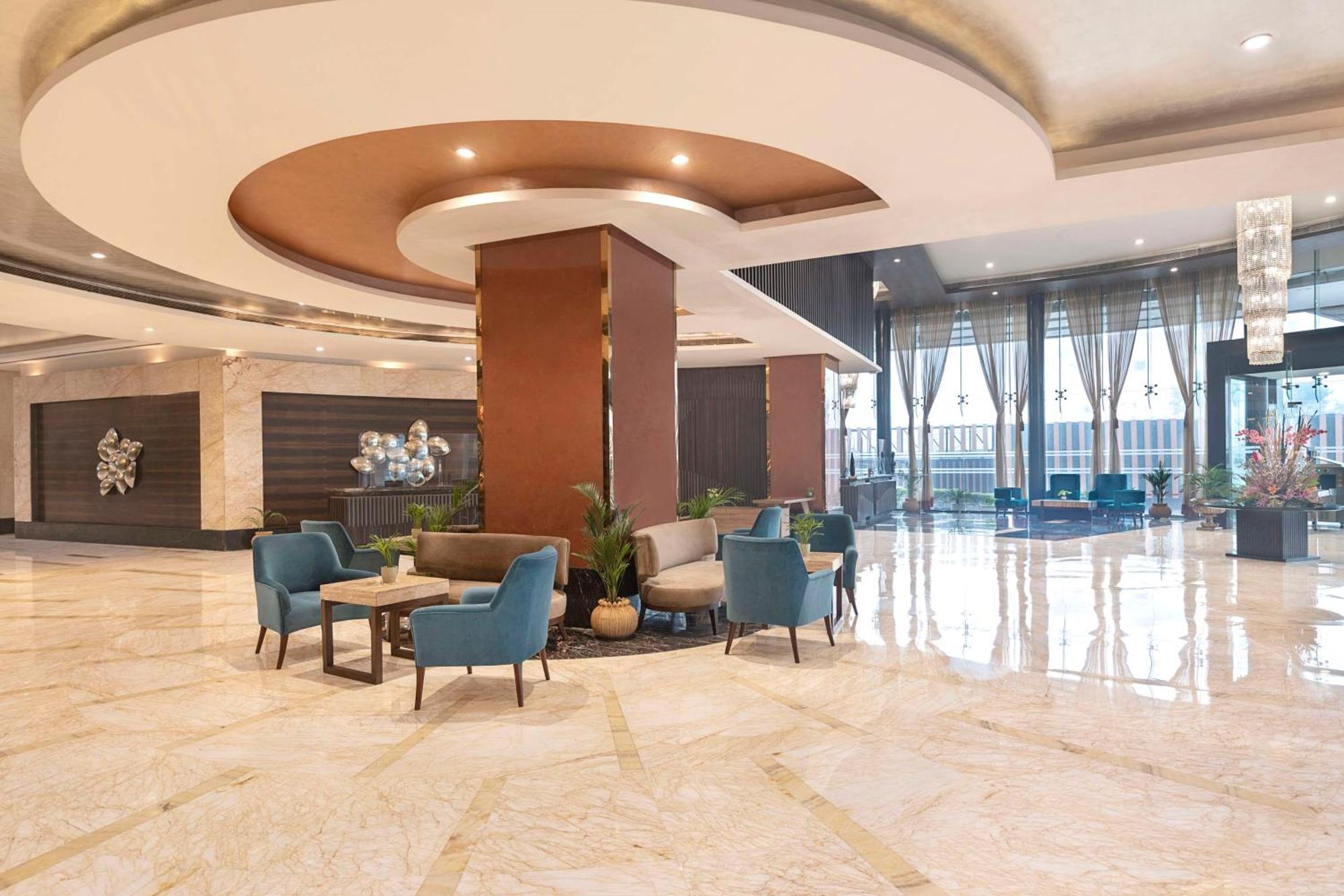 Отель Radisson Blu Kaushambi Delhi Ncr Газиабад Экстерьер фото